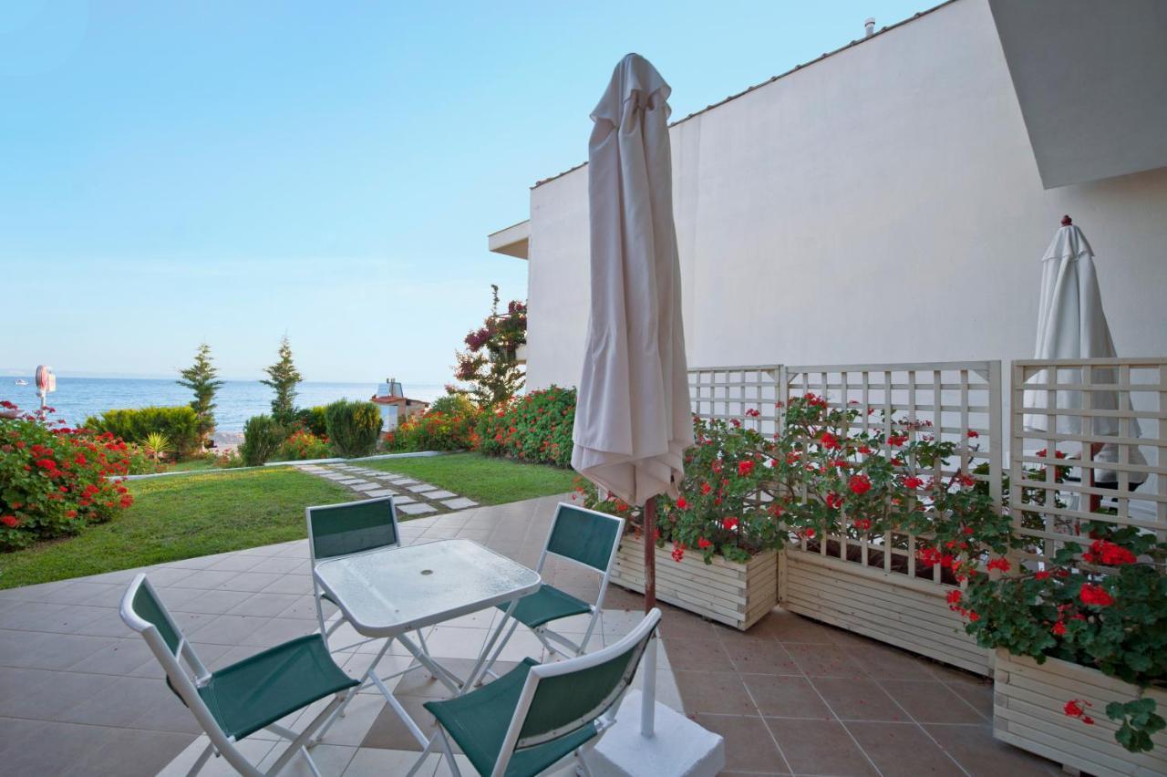 Christina'S Sea House Apartment Nikiti  Bagian luar foto