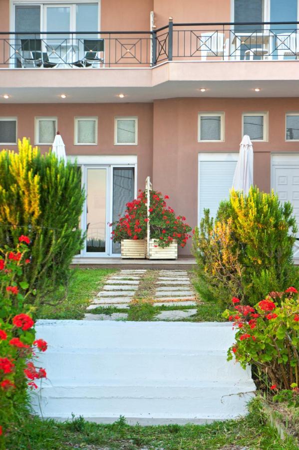 Christina'S Sea House Apartment Nikiti  Bagian luar foto