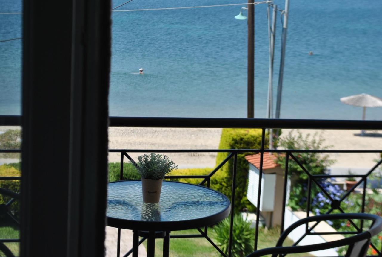 Christina'S Sea House Apartment Nikiti  Bagian luar foto