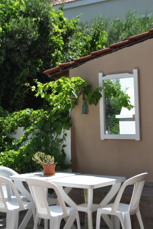 Christina'S Sea House Apartment Nikiti  Bagian luar foto