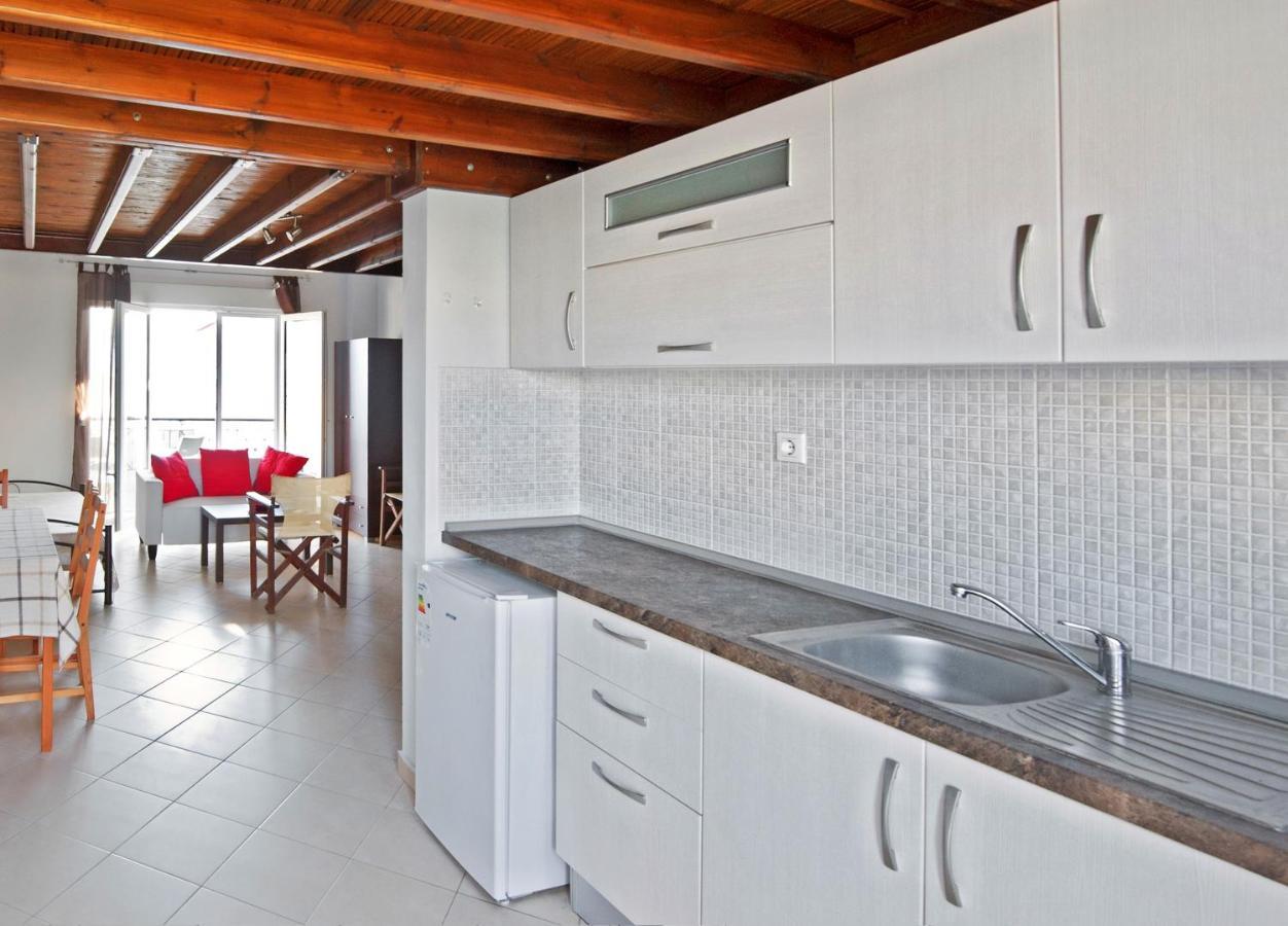 Christina'S Sea House Apartment Nikiti  Bagian luar foto