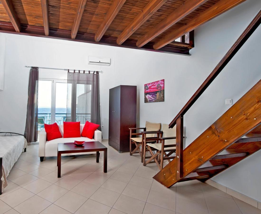 Christina'S Sea House Apartment Nikiti  Bagian luar foto