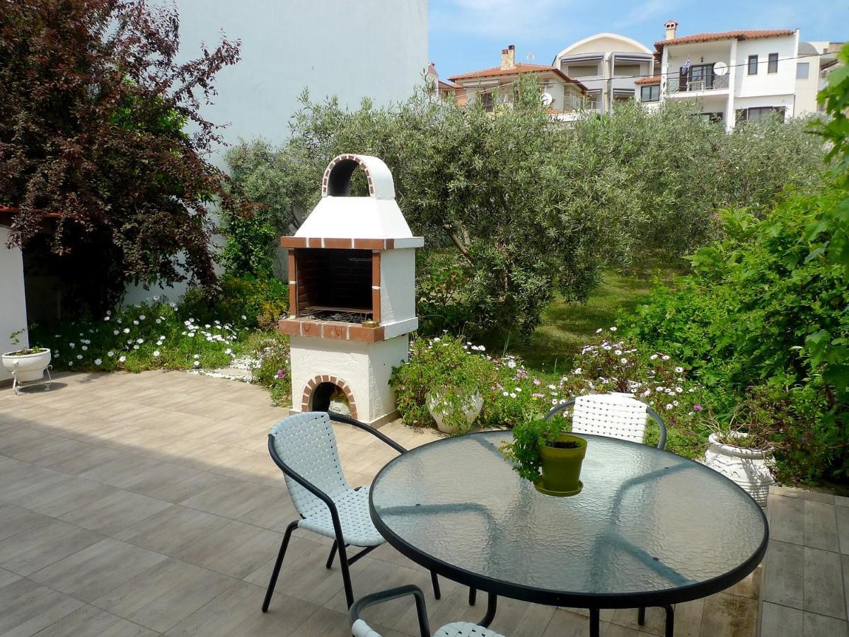 Christina'S Sea House Apartment Nikiti  Bagian luar foto
