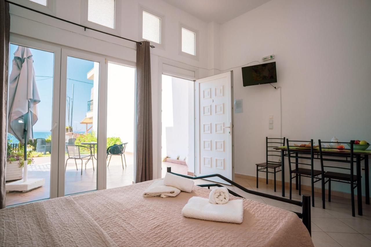 Christina'S Sea House Apartment Nikiti  Bagian luar foto