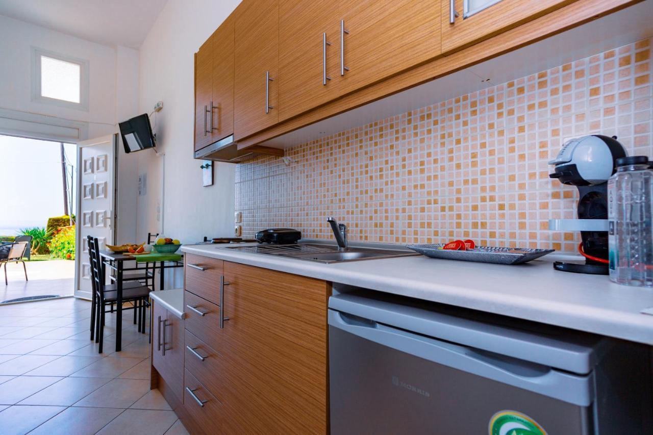 Christina'S Sea House Apartment Nikiti  Bagian luar foto