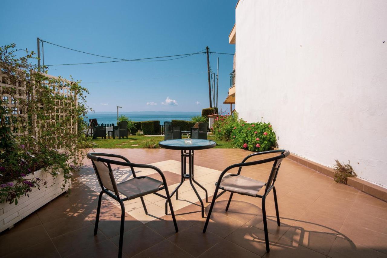Christina'S Sea House Apartment Nikiti  Bagian luar foto