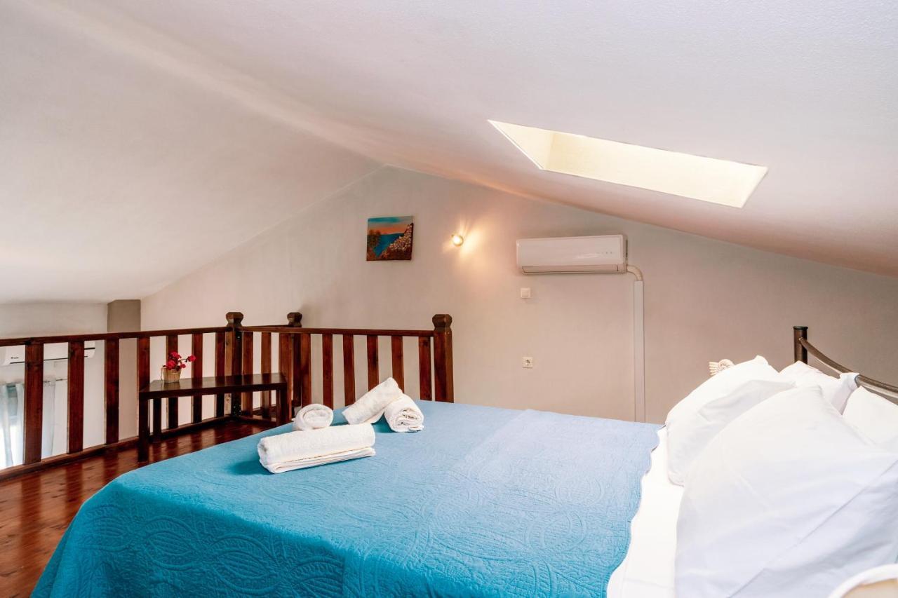 Christina'S Sea House Apartment Nikiti  Bagian luar foto