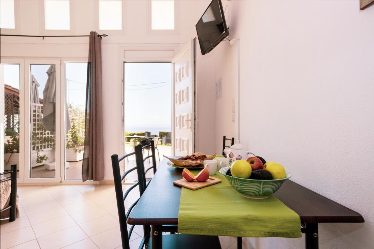 Christina'S Sea House Apartment Nikiti  Bagian luar foto