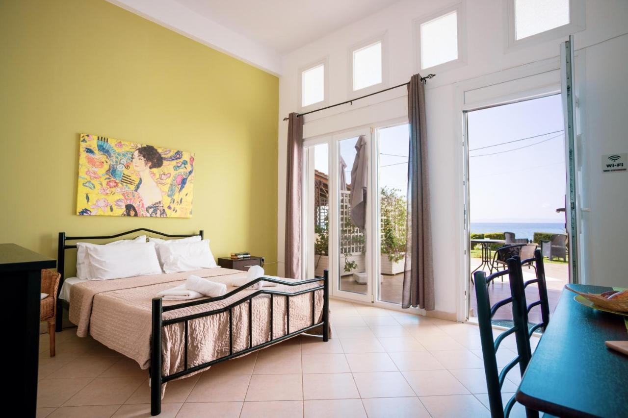 Christina'S Sea House Apartment Nikiti  Bagian luar foto