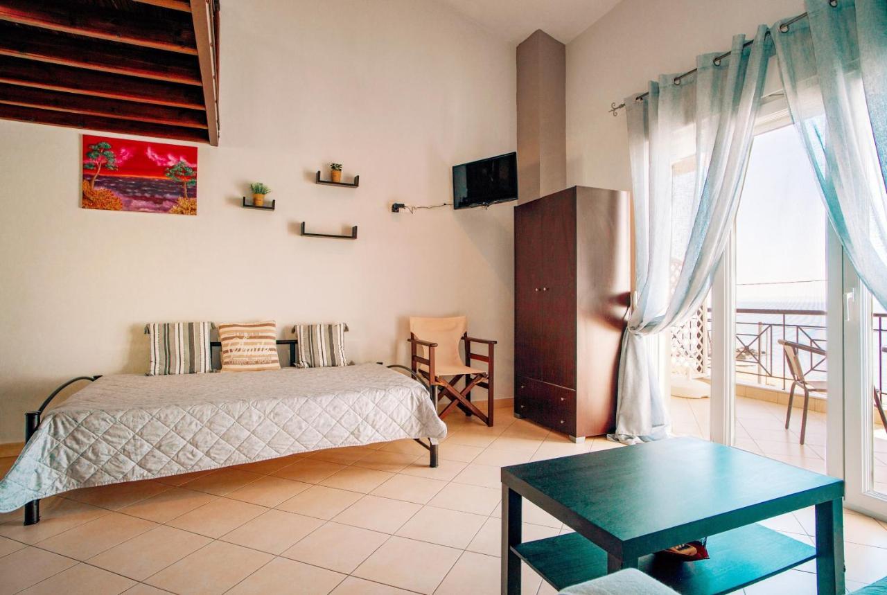 Christina'S Sea House Apartment Nikiti  Bagian luar foto